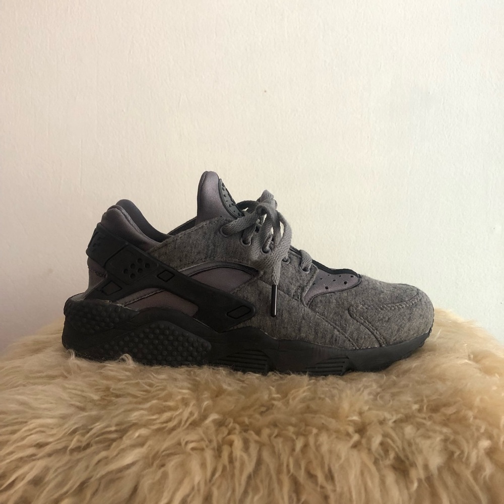 Rare Nike Air Huaraches, grey heathered jersey.